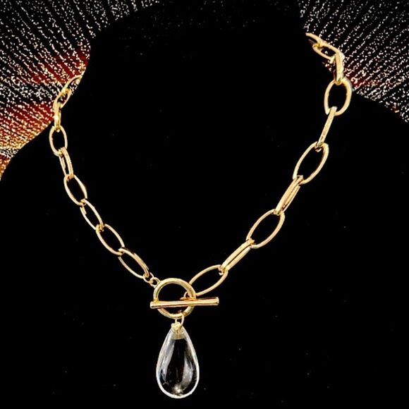 SPARKLING WATER DROP CRYSTAL PENDANT GOLDTONE CHAIN NECKLACE. - Picture 5 of 7